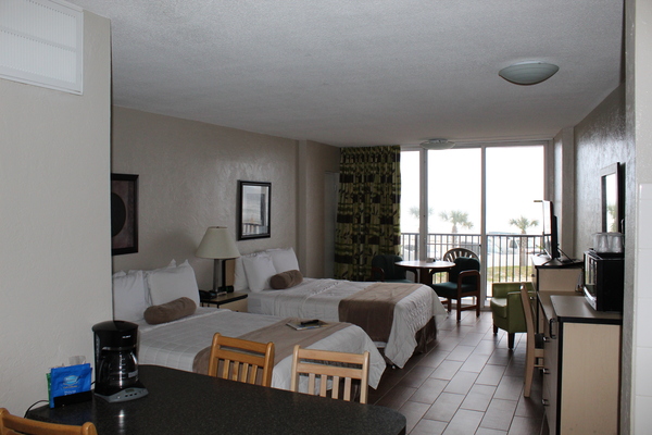 Ocean View (corner balcony) - Two Double Beds Photo 3